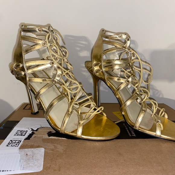 heels - Picture 2 of 4